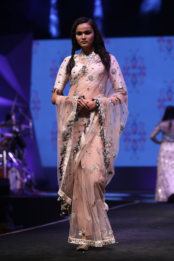 Pin by Shilpa Reddy on Black net saree with corset blouse- shilpa Reddy |  Beachwear fashion, Ladies tops fashion, Celebrity style