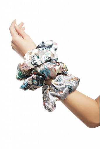 PS-SCR037  Set of 3 Assorted Velvet Scrunchies in Signature Prints
