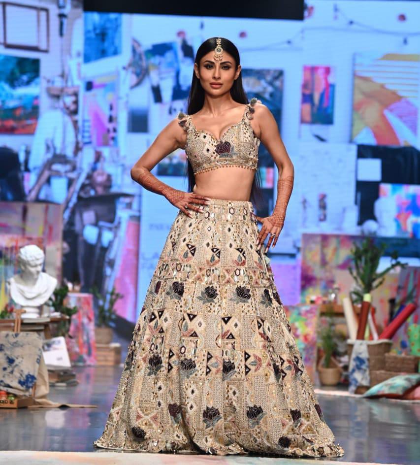 Mouni Roy Sets The Internet On Fire In A Bottle Green 'Lehenga' That Costs  More Than Rs 2 Lakhs